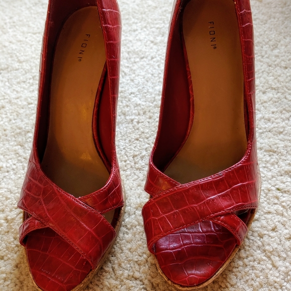 Fioni Heels - Picture 2 of 3